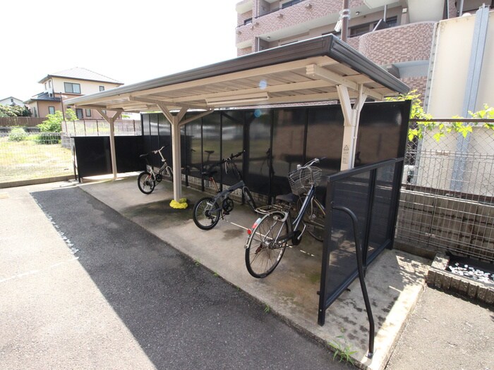 物件外観写真6　(駐輪場)