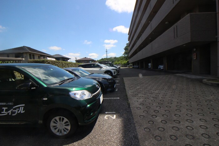 物件外観写真5　(駐車場)