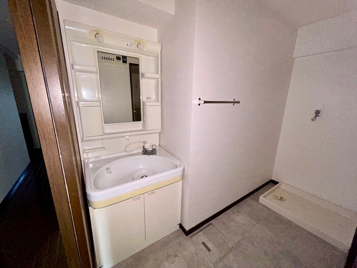 物件内観写真11　(洗面)