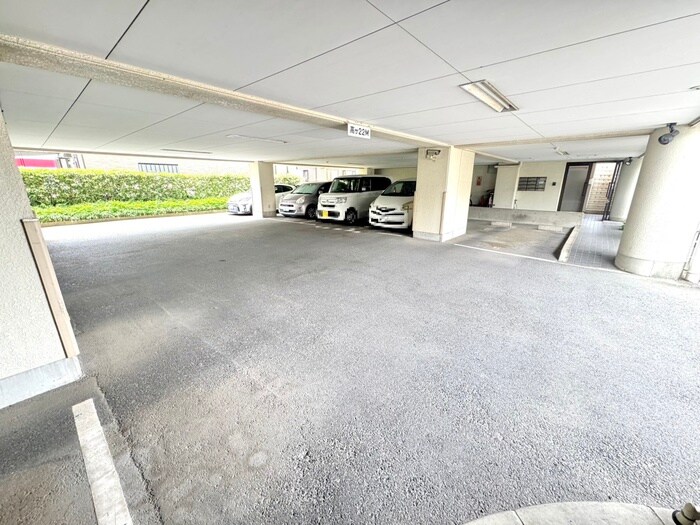 物件外観写真6　(駐車場)
