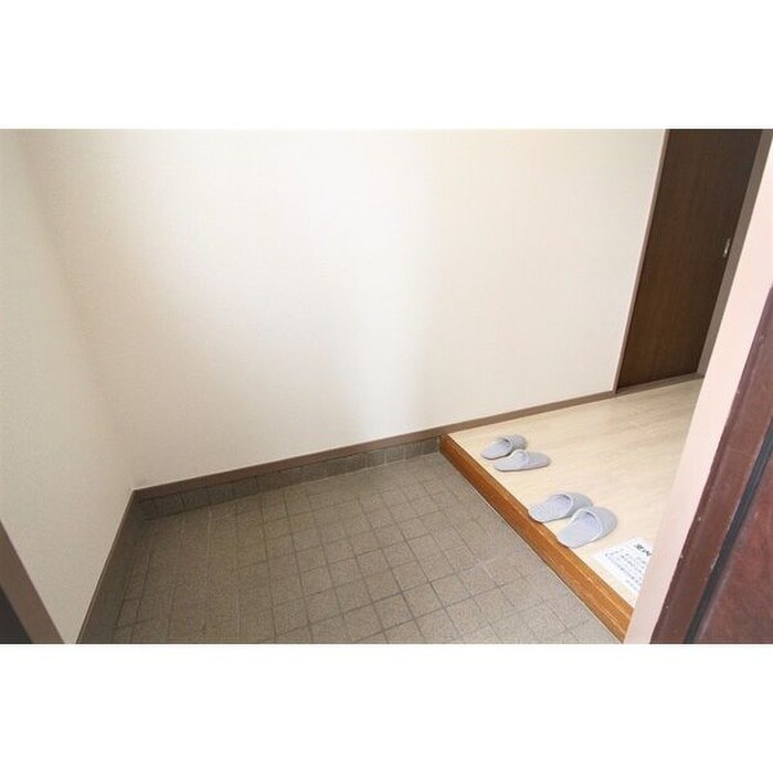 物件内観写真13　(玄関)