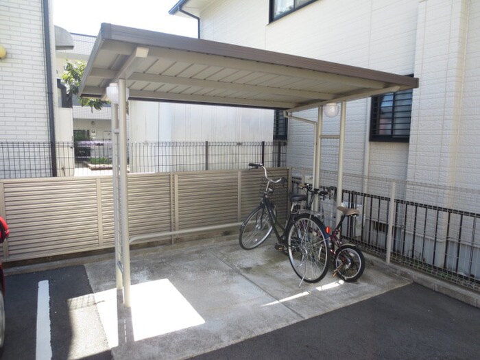 物件外観写真2　(駐輪場)