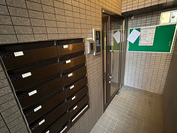 物件外観写真3　(エントランス部分)