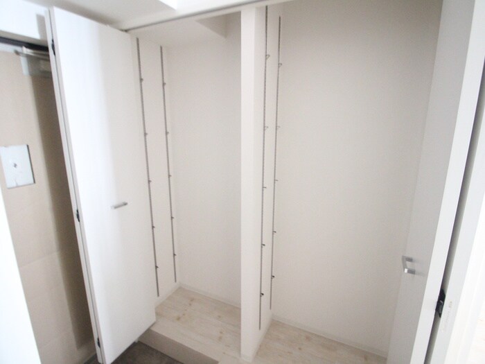 物件内観写真15　(靴箱)