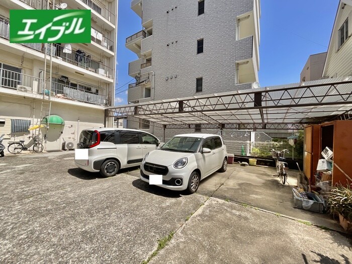 物件外観写真2　(駐車場)