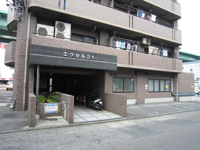 物件外観写真2　(エントランス部分)