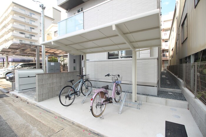 物件外観写真4　(駐輪場)