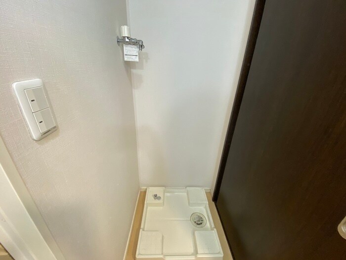 物件内観写真13　(洗濯機置場)