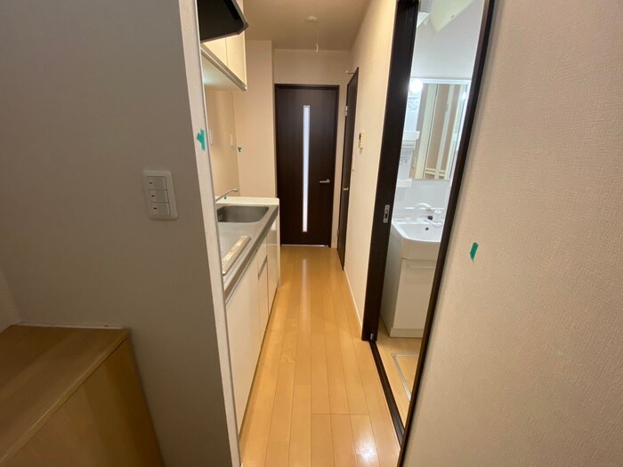 物件内観写真16　(廊下)