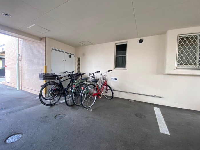 物件外観写真6　(駐輪場)