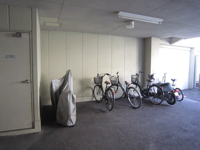 物件外観写真2　(駐輪場)