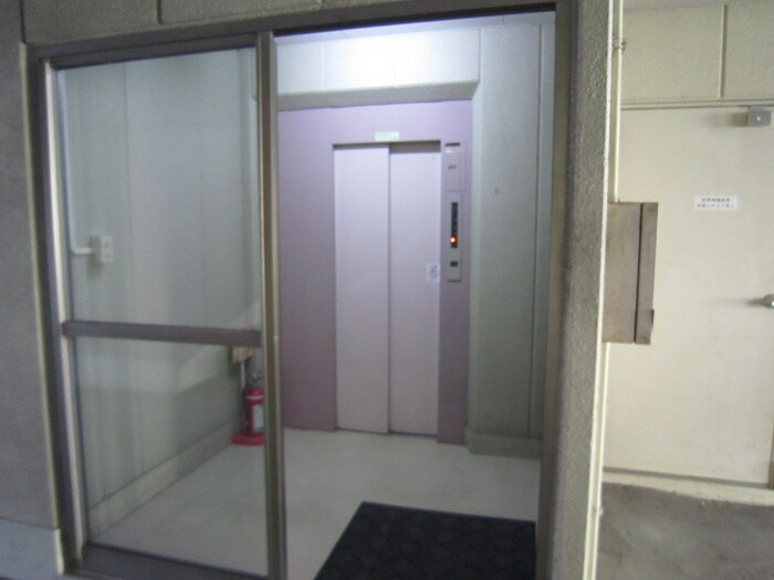 物件外観写真5　(エントランス部分)