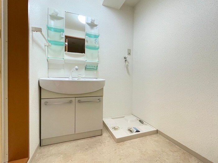 物件内観写真12　(洗濯機置場)