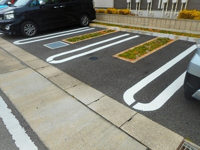 物件外観写真2　(駐車場)