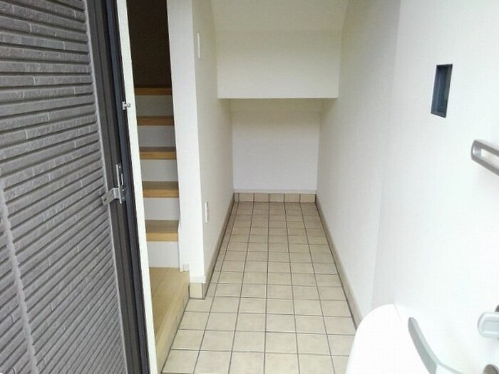 物件内観写真11　(玄関)