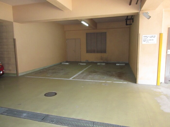 物件外観写真4　(駐車場)