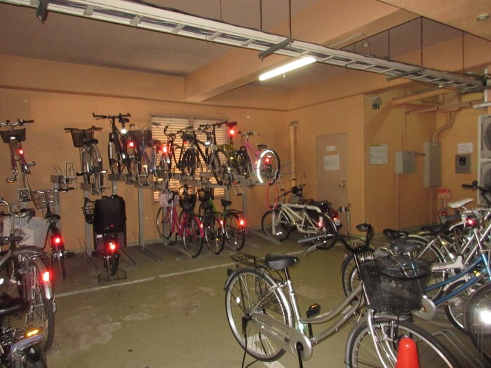 物件外観写真5　(駐輪場)