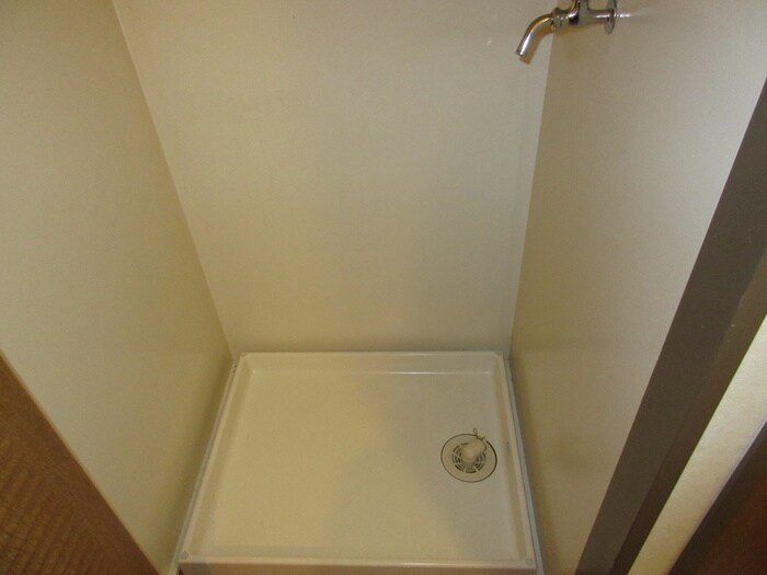 物件内観写真12　(洗濯機置場)