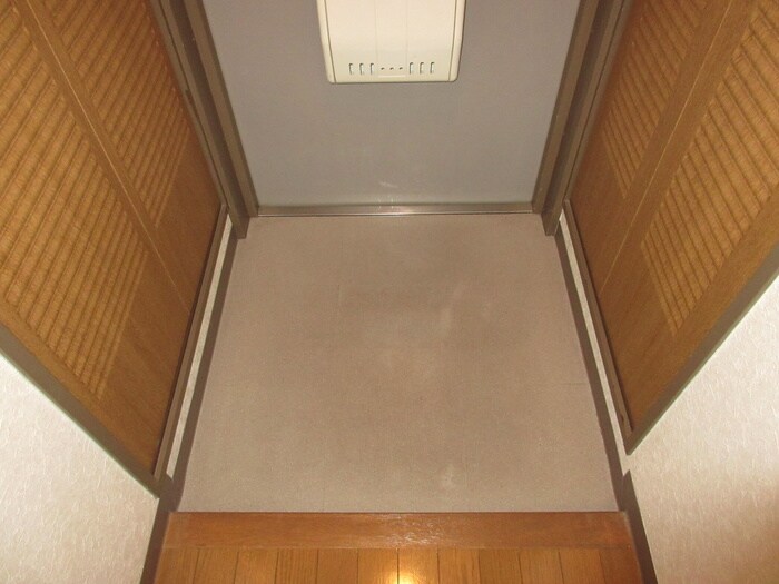 物件内観写真13　(玄関)