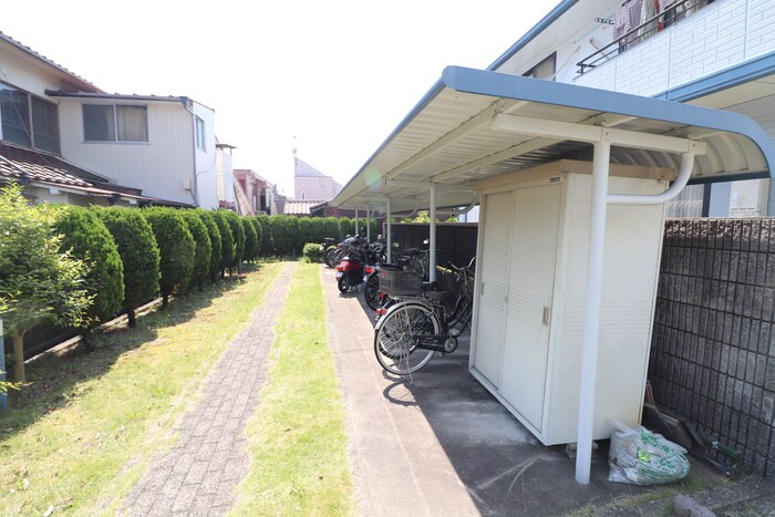 物件外観写真4　(駐輪場)