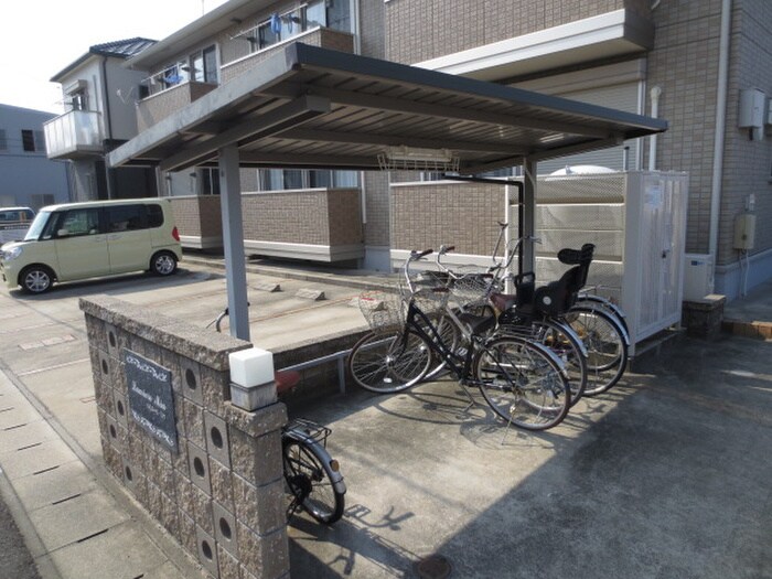 物件外観写真4　(駐輪場)