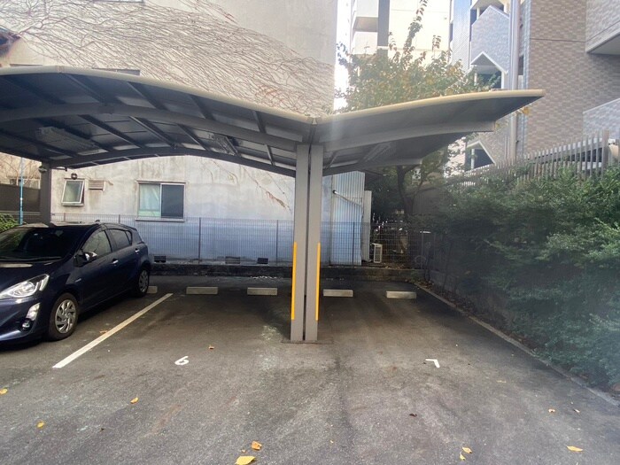 物件外観写真4　(駐車場)