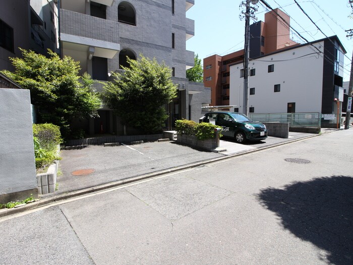 物件外観写真2　(駐車場)