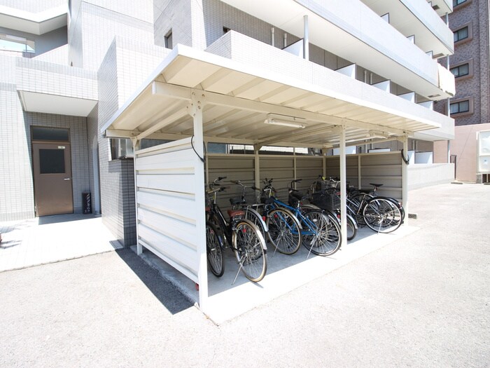 物件外観写真3　(駐輪場)