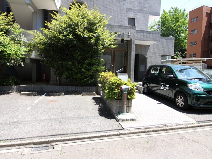 物件外観写真5　(エントランス部分)