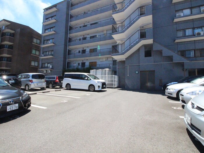 物件外観写真6　(駐車場)