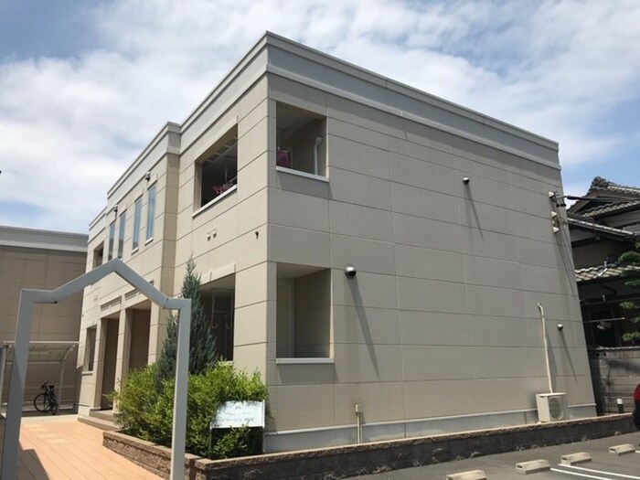 物件外観写真5　(エントランス部分)