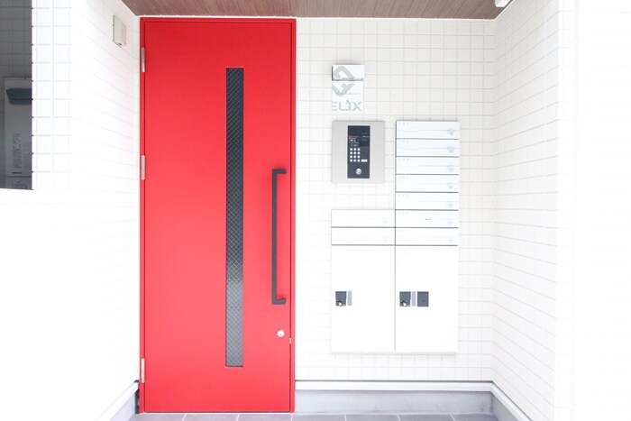 物件外観写真5　(エントランス部分)