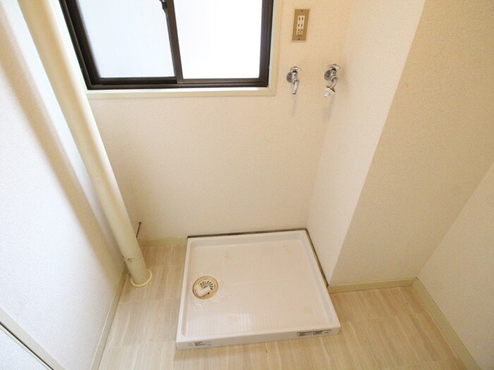 物件内観写真13　(洗濯機置場)