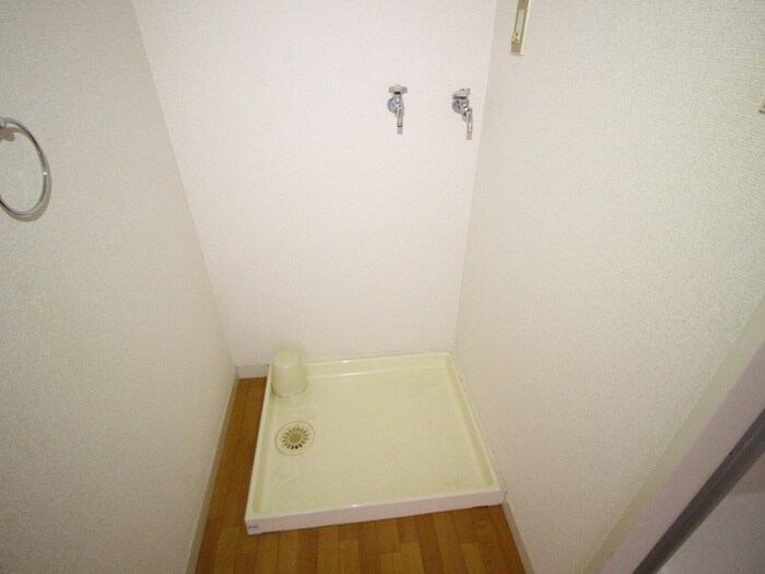 物件内観写真17　(洗濯機置場)