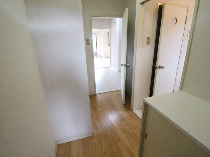 物件内観写真20　(廊下)
