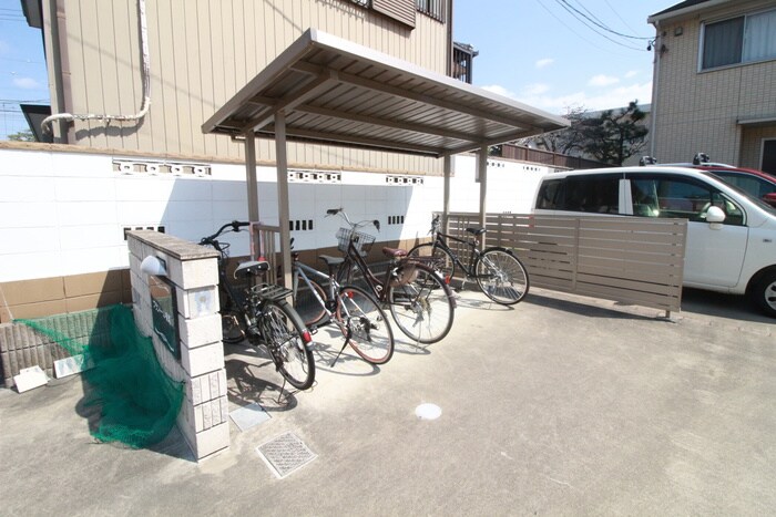 物件外観写真3　(駐輪場)