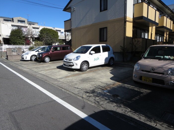 物件外観写真4　(駐車場)