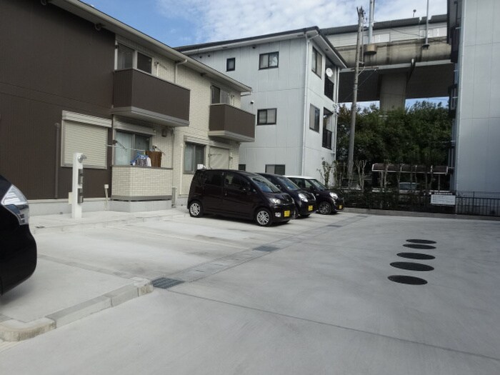 物件外観写真4　(駐車場)
