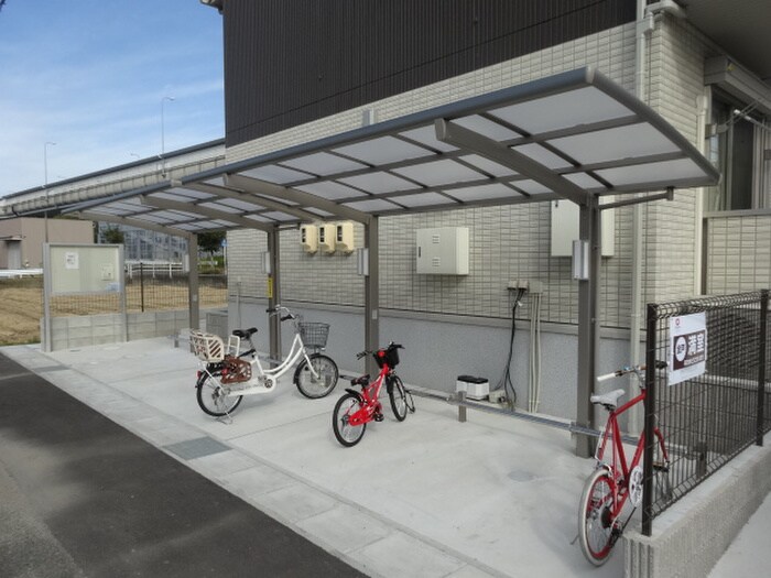 物件外観写真5　(駐輪場)