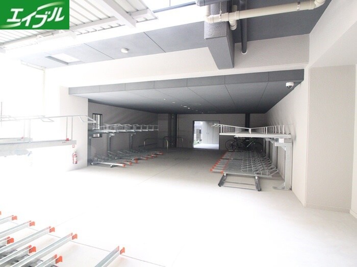 物件外観写真2　(駐輪場)