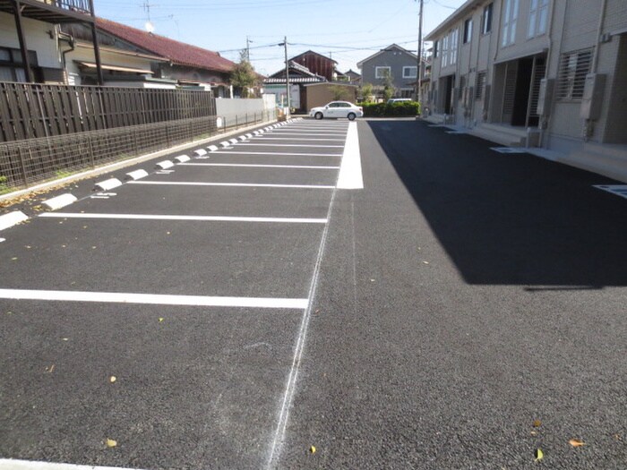 物件外観写真3　(駐車場)