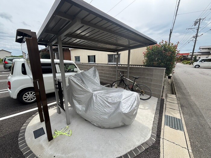 物件外観写真5　(駐輪場)