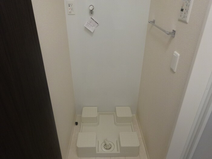 物件内観写真15　(洗濯機置場)