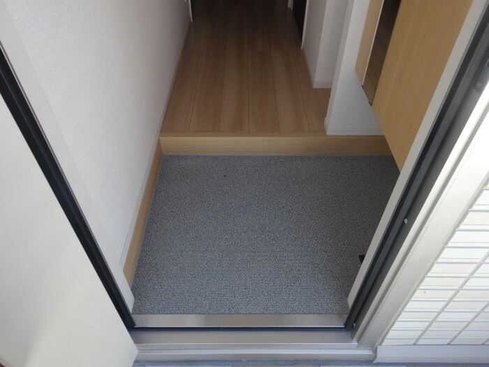 物件内観写真18　(玄関)