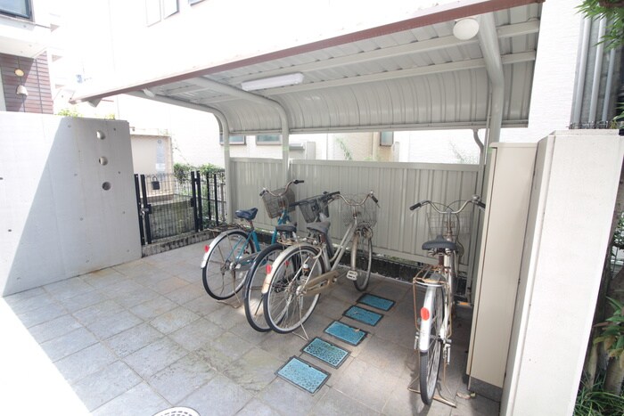 物件外観写真3　(駐輪場)