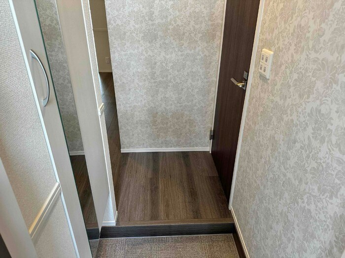 物件内観写真6　(玄関)