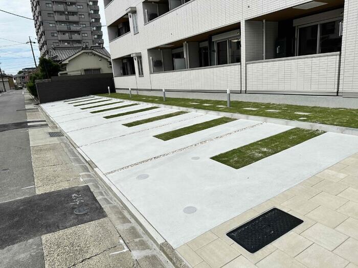 物件外観写真3　(駐車場)