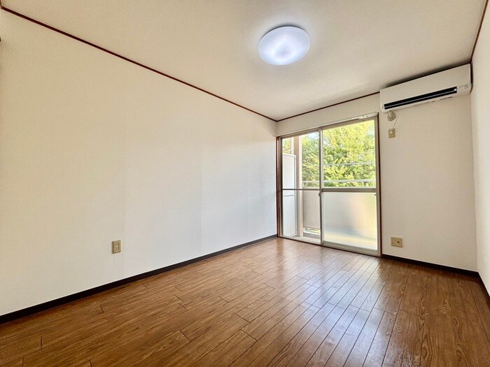 物件内観写真4　(居室)