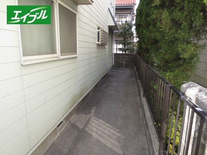 物件外観写真3　(エントランス部分)