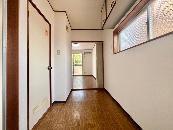 物件内観写真11　(廊下)